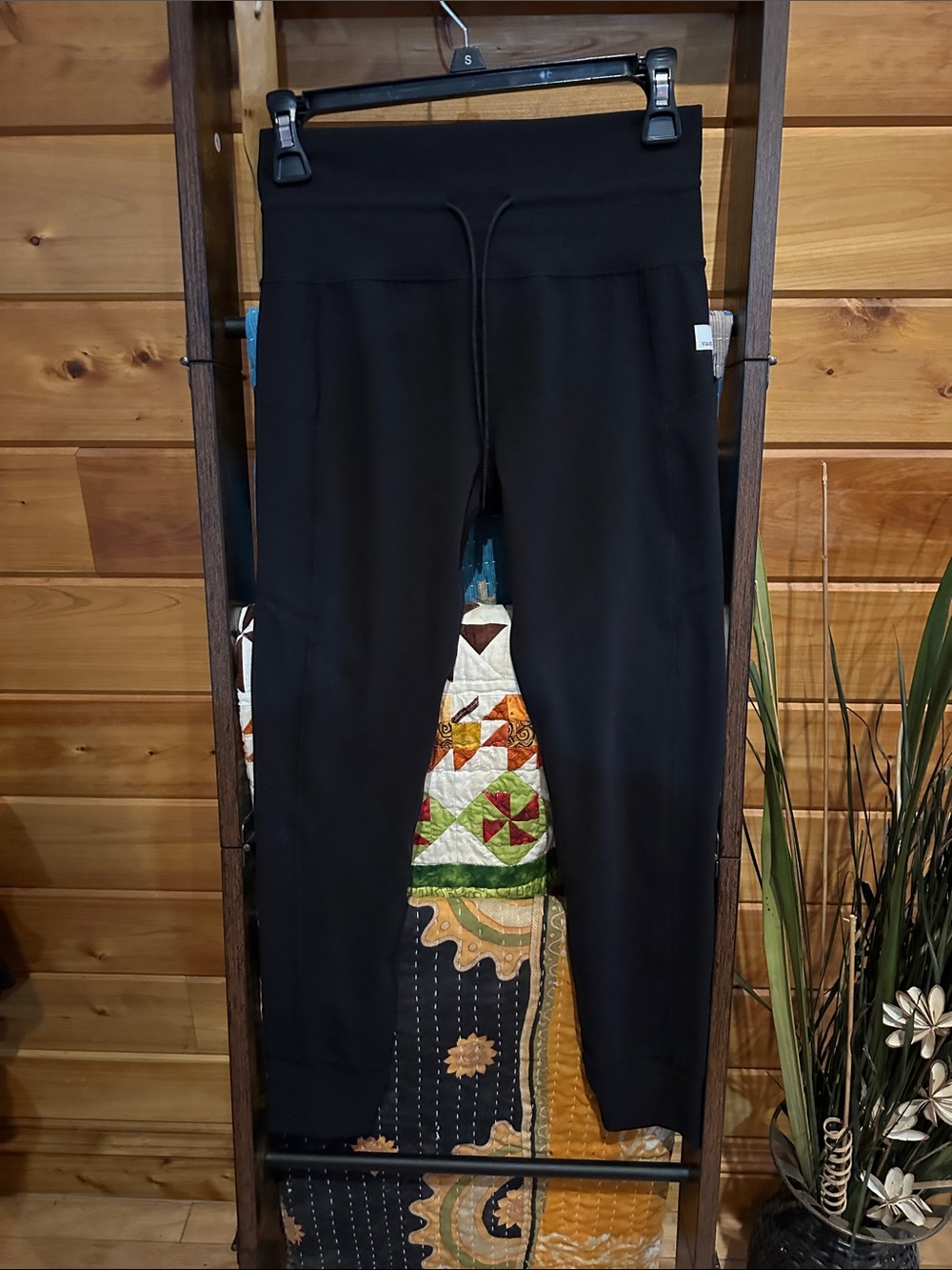 Vuori Black Women's everyday leggings with jogger style bottoms